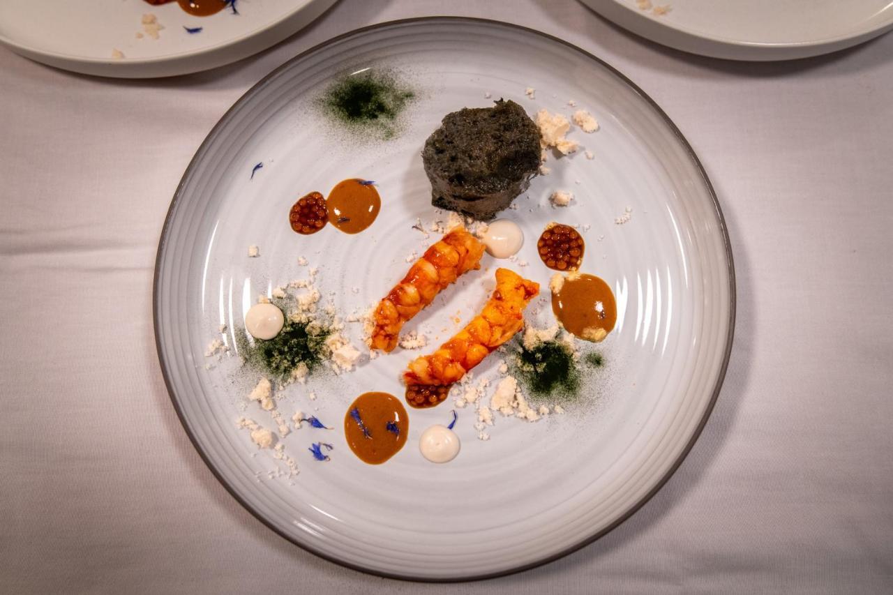 - & Restaurant 4*