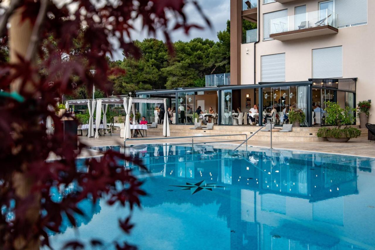 - & Restaurant Hotel 4*