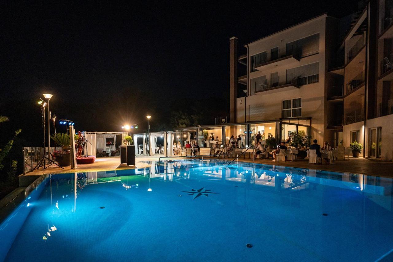 - & Restaurant